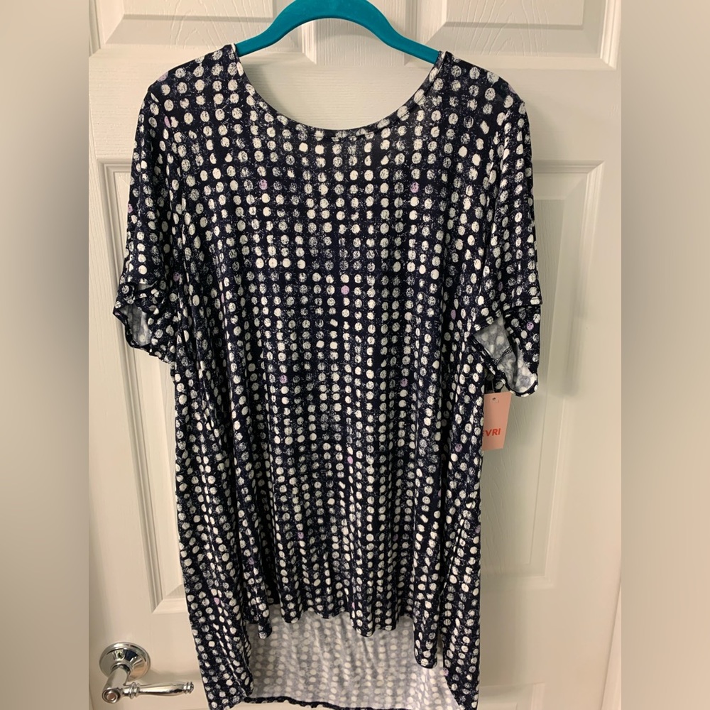 EVRI Size 1X NWT Navy Polka Dot Tunic Top